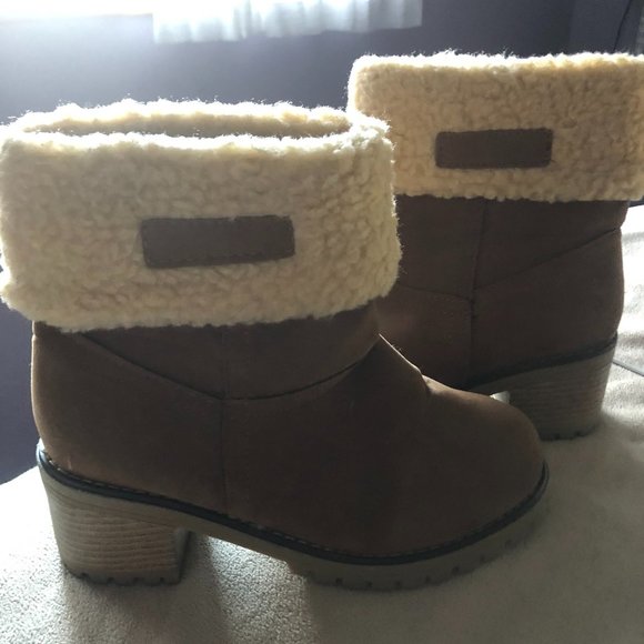 Sheepskin Booties - Picture 2 of 4